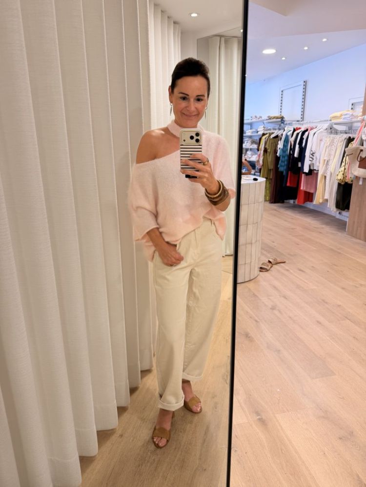 Open shoulder pull blush
