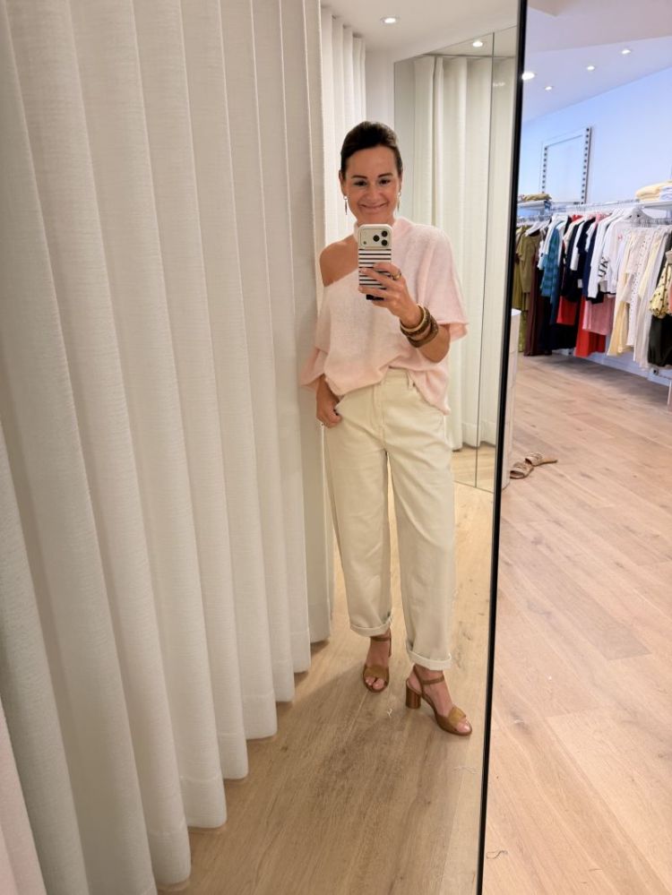 Open shoulder pull blush